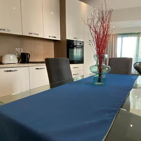 Ferries End Seaviews Sliema Apartment * Sliema